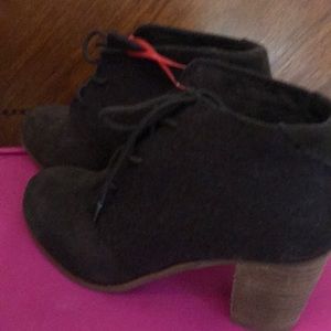 NWT Toms brown heeled platform ankle boots